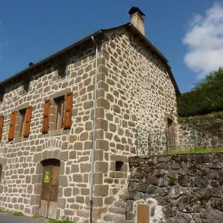 Feriehus Maison D'altitude Renovee, 8 Pers, 4 Ch, Jardin, Terrasse, Garage, Proche Salers Et Ski - Fr-1-742-213 *